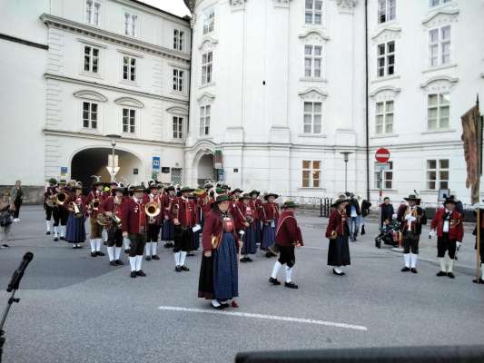 N moment dla festa per i diesc agn de l'Euregio. (Foto: Ufize Stampa Provinzia Autonoma de Trent)
