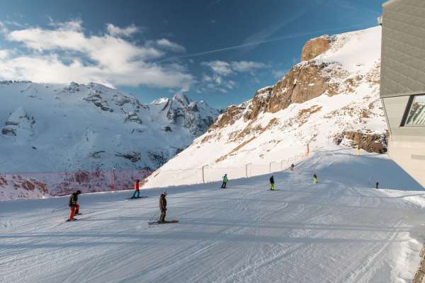 Schiadous sun Chël Vësco, jou ntra Reba e la Rocia. Ntel davignì el colegament coi schi ntra le doi localité el vignarà potenzié.
