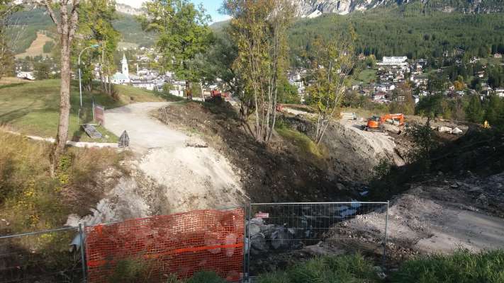 Par un mes no se pasa co ra machines sul Ru Gato, intrà Crignes e Mortija: tocia fei el śiro par Lazedel e Col.
