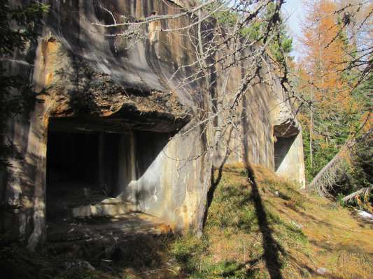 Azal e peton, inze meśo el bosco: luoghe che se podarae dorà, anche ancuoi, da fei fora algo de bon.
