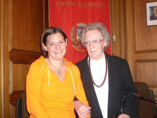 Antonietta Gaspari Zardini e Margherita Lovisetto, ra śoeneta che r’aea vento el concorso de poesia fato in Anpezo del 2009 par se pensà de Enrico Zardini, poeta e musicista.
