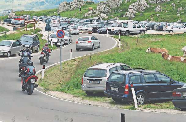 Na gran pert dla problematica dl trafich te Gherdëina ie sambën sun i jëufs, ma nia mé.
