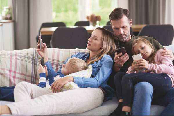 L fonin ie na pert de nosta vites. Mpo muessen abiné l drë’ balanz, dantaldut te familia (foto: freepik).
