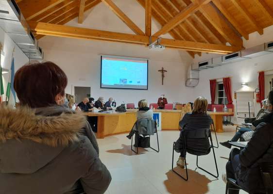 La sera su la prevenzion del tumor al piet te sala del Consei de Comun a Sèn Jan. 
