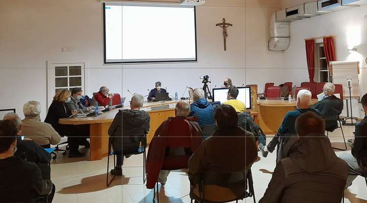 Massimo Girardi e i relatores al convegn de Transdolomites.
