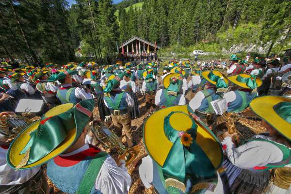 Les musighes tratan la mëssa. (© Freddy Planinschek)
