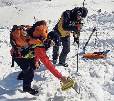 Canche algo và storto tocia moe a chi de el socorso, par śì a vede de calchedun seporì da ra laina; el Cai el fesc un corso, par insegnà polito, che no see outra desgrazies.
