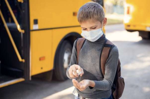 L'oblianza dla regola 2G sön i mesi de trasport scolastics é gnüda sburlada ai 10 de forá. (foto: Freepik) 
