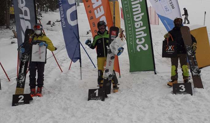 Tommy Rabanser tamez cun la copa dl prim post y terzo Luca Apollonio de Cortina.
