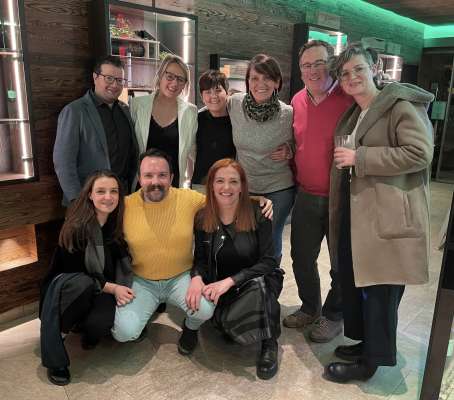 L cunsëi dla Lia dl Teater de Urtijëi. Mpe, da m.c.: Günther Pitscheider, Heidi Rabanser, Marina Moroder, Marlis Moroder, Luis Mahlknecht y Silvia Mittelberger; cufei/des ju: Astrid Rabanser, Patrick Perathoner (presidënt) y Martina Holzknecht.

