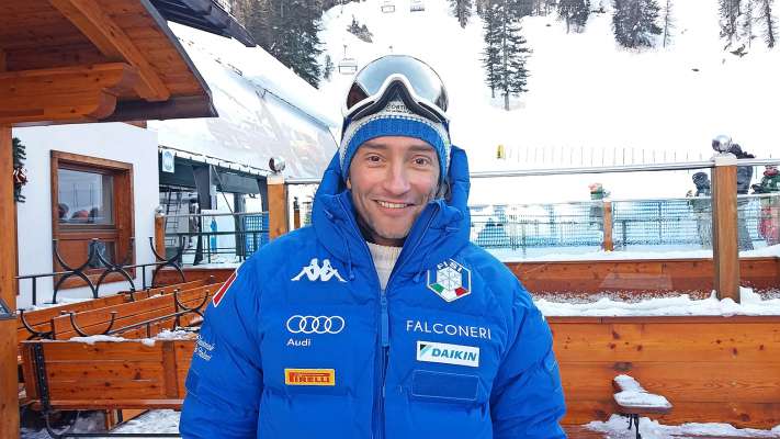 Luigivalerio Sant'Andrea 'l é stà comisario par i Mondiai de schie 2021; ades 'l à da fei el medemo laoro par ra Olimpiades e Paralimpiades d'inverno 2026 e 'l à da i tende a oto laore, intrà Lombardia e Veneto.
