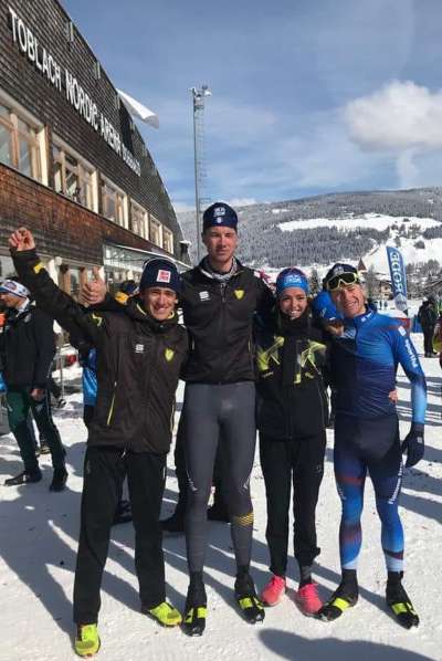 I atlec da Moena rué sul podie ai taliegn de paslonch: Simone Mastrobattista, Alessandro Chiocchetti, Caterina Ganz e Giovanni Ticcò.
