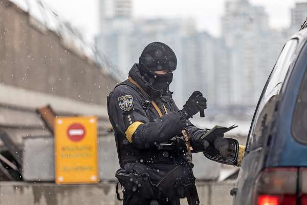 media/k2/galleries/19334/thumbs/kyiv-ukraine-mar-08-2022-war-ukraine-checking-documents-checkpoint-kyiv-russian-forces-have-invaded-ukraine-24th-february_web.jpg