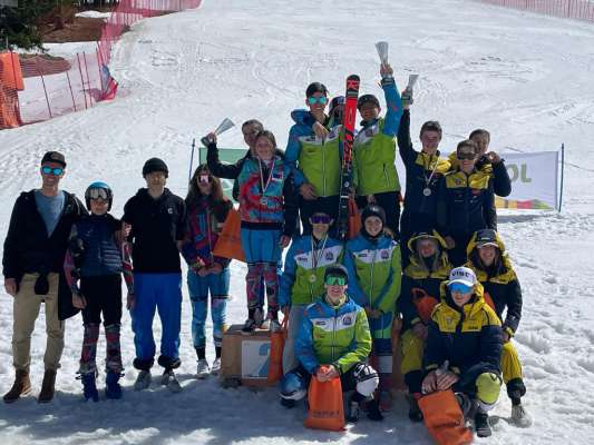 Premiaziun di clubs pro le slalom paralel sön Piz da Peres: al pröm post s'á plazé le ST Alta Badia, 2. post por le SC Plan de Corones y 3. post por le SC Gherdëina.
