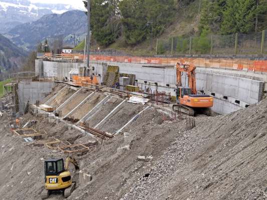 Va ennavánt i laour per l nuof »park« de Val del Hotel.
