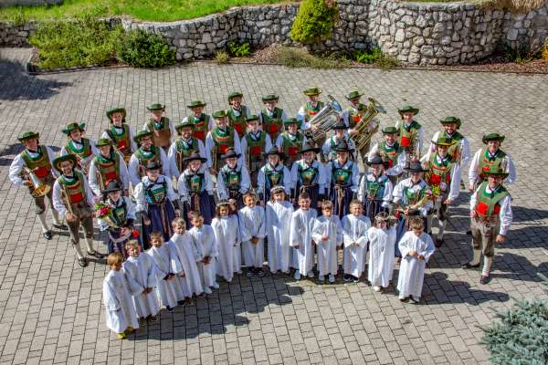 A La Ila é la festa dla Pröma Santa Comuniun stada ai 15 de ma. (foto: Freddy Planinschek) 
