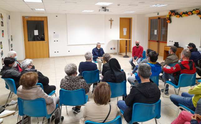 P. Hugo Rios e Ivano Winterle à rejonà de la miscion de Kimbondo.
