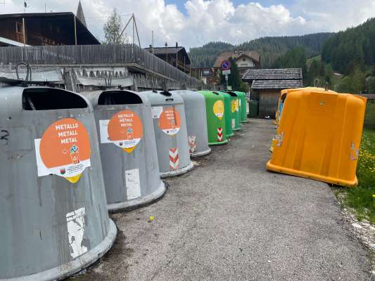 Les ciampanes restará inant tres la strada Rütort, dlungia le cantier de comun. 
