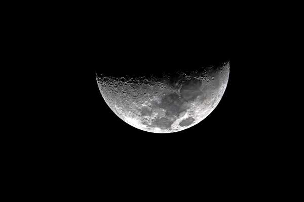 media/k2/galleries/19724/thumbs/moon-closeup-showing-details-lunar-surface-march-14-2019_web.jpg