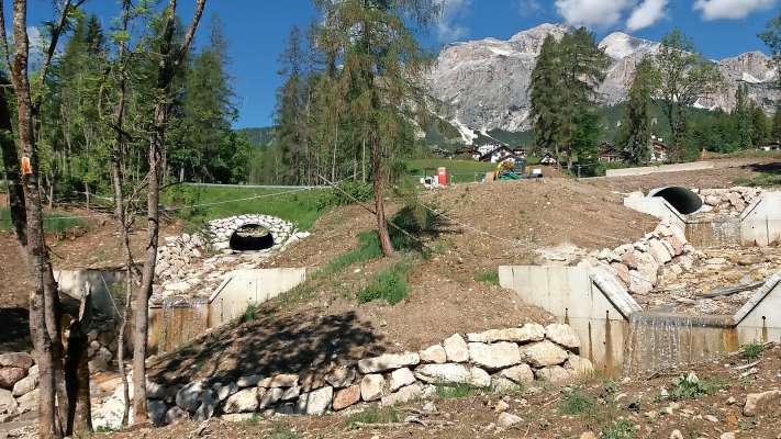 Netà fora un ru e el precurà co ‘na arcia: un laoro che i nostre vece i fajea indrioman e che ades son drio a vede danoo.
