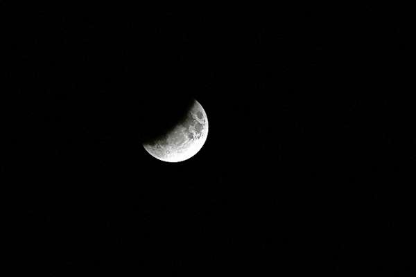 media/k2/galleries/20247/thumbs/lunar-eclipse-dark-night_foliet_web.jpg