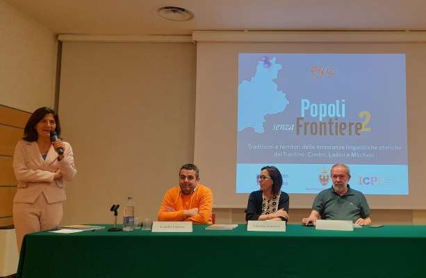 La prejentazion del liber te Museo ladin con Sabrina Rasom, Leandro Ventura, Valentina Santonico e Mario Papalini.
