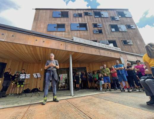 Festa y congratulaziuns por la »Stettiner Hütte« nöia. foto: provinzia bz/G.News
