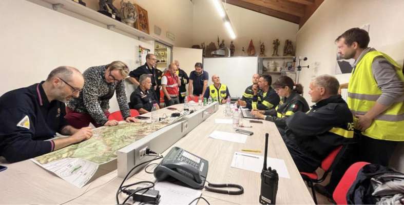 La Protezion zivila al lurier per l'emerghenza del catitemp te Fascia.(foto Ofize stampa PAT) 
