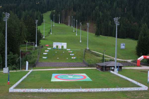 Ince sön la Gran Risa él gnü metü sö na büja da soghé a golf. 
