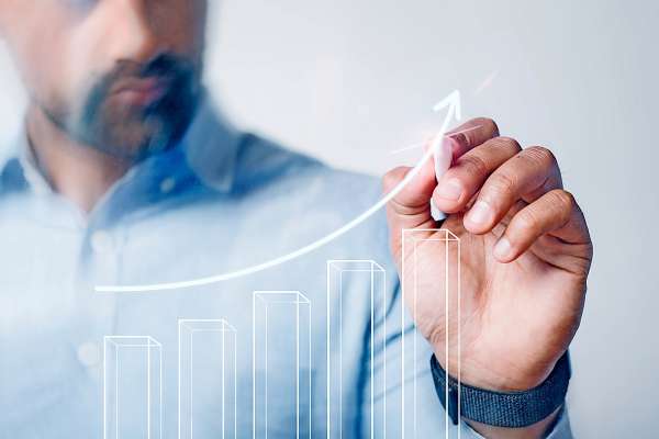 media/k2/galleries/20551/thumbs/man-giving-a-business-presentation-using-a-high-technology-digital-pen_web.jpg