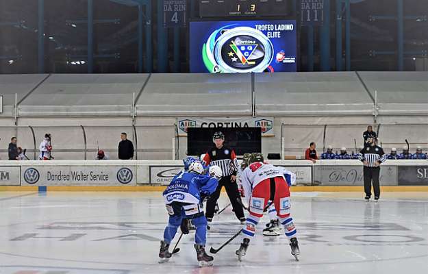 Ra scuadres de hockey de ra Ladinia su ra jaza, anche sto an.
