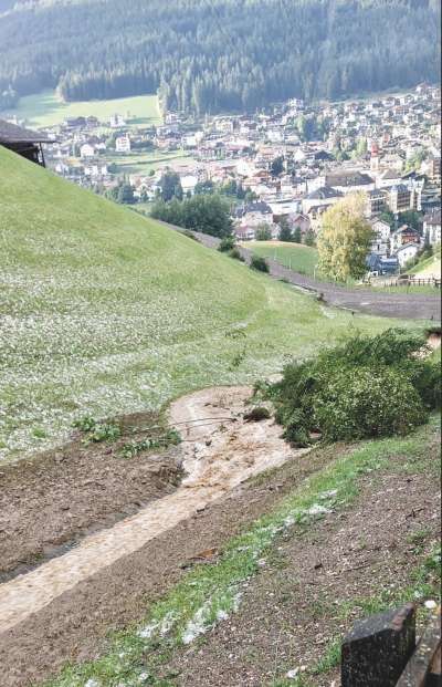 Danns dla tampesta de inier lunesc ai 15 de agost (foto: Destudafuech Urtijëi).
