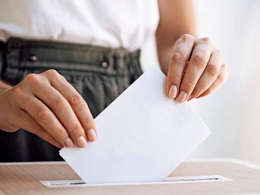 media/k2/galleries/21018/thumbs/woman-placing-ballot-box_web.jpg