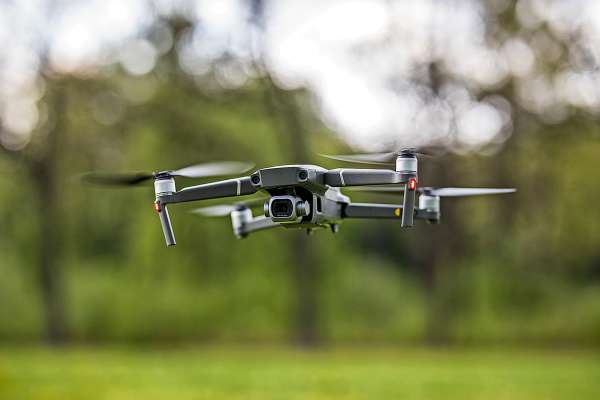 media/k2/galleries/21040/thumbs/quadcopter-flying-park_web.jpg