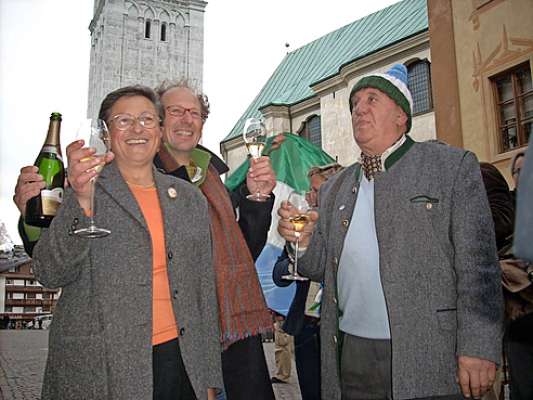 Elsa Zardini, Michil Costa e Siro Bigontina ai 29 de otober del 2007 davò avei sapù i resultac de la votazion.
