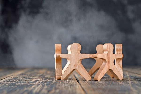media/k2/galleries/21419/thumbs/business-success-teamwork-concept-with-wooden-figures-people-side-view_web.jpg
