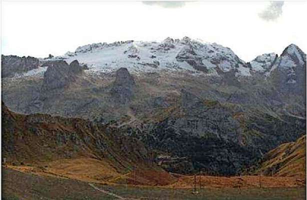 La Marmolada veduda da Chël Vësco al 31 de otober del sto ann. (Foto Arpav)
