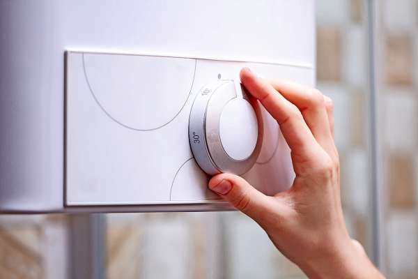 media/k2/galleries/21601/thumbs/person-bathroom-is-adjusting-temperature-water-heater_web.jpg