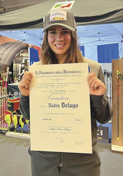 Nadia Delago à giapà l titul d’unëur da »Cavaliere« dal’«Ordine al Merito della Repubblica Taliana«.
