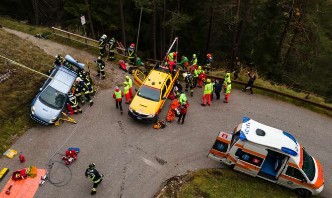 media/k2/galleries/21646/thumbs/01_simulazion_ambulanza_studafech_socors_mont.jpg