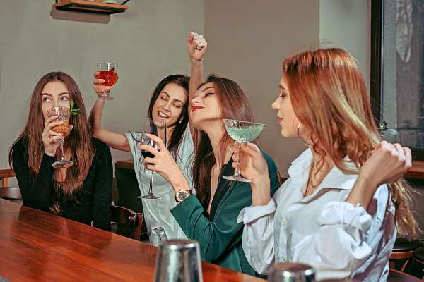 media/k2/galleries/21678/thumbs/female-friends-having-drinks-bar-they-are-sitting-wooden-table-with-cocktails-they-are-clinking-glasses_web.jpg