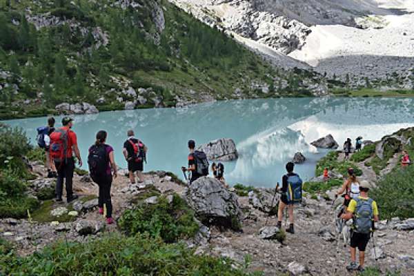 media/k2/galleries/21757/thumbs/LagoSorapisceturistes_web.jpg