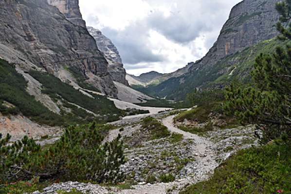 Ra Val Travenanzes, inpó ra Tofana, coscì longa e bela.
