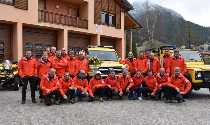 N bel grop de socoridores de la stazion Zanter Fascia.
