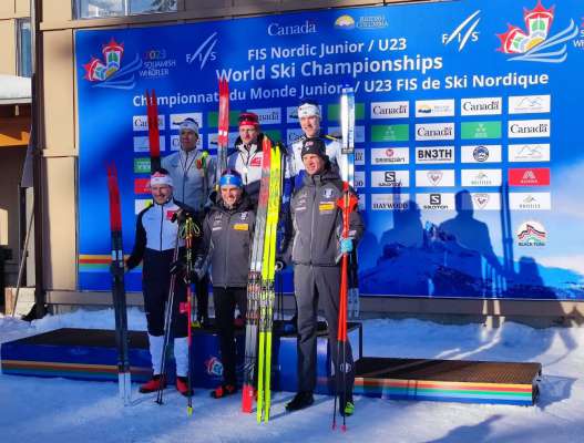 La premiazion de la Sprint: Alessandro Chiocchetti 6° l é dedant a man dreta.
