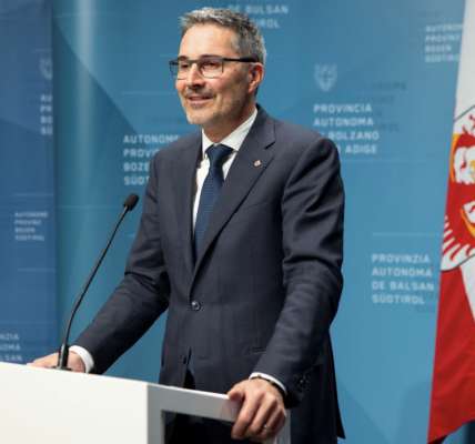 Le presidënt dla Junta ptovinziala dl Südtirol Arno Kompatscher. foto: asp
