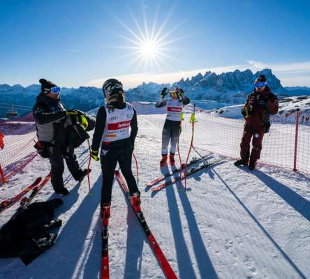 La sores Nadia e Nicol Delago se arcedea su La Volata (foto Ralf Brunel)
