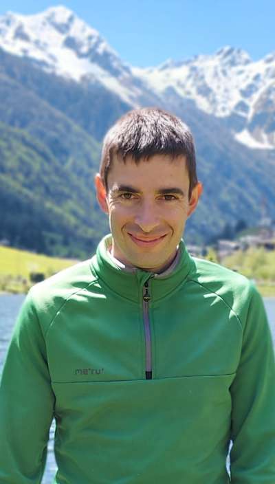 L'insegnant de sport y movimënt Davide Moling.
