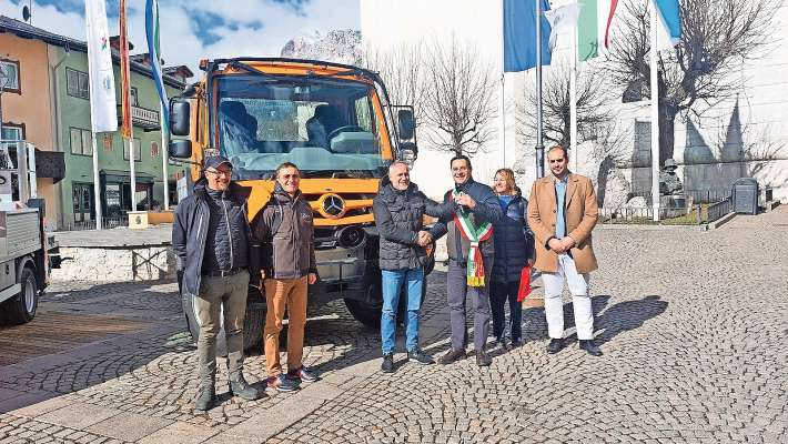 Ra tre machina noes, che el Comun de Anpezo el podarà fei dorà a i so lourantes, da mantegnì polito, neto e in ordin, chesto paes.
