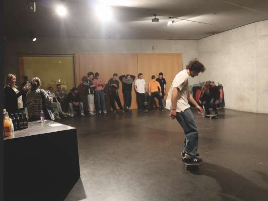 Ntan la »game« de skateboard.
